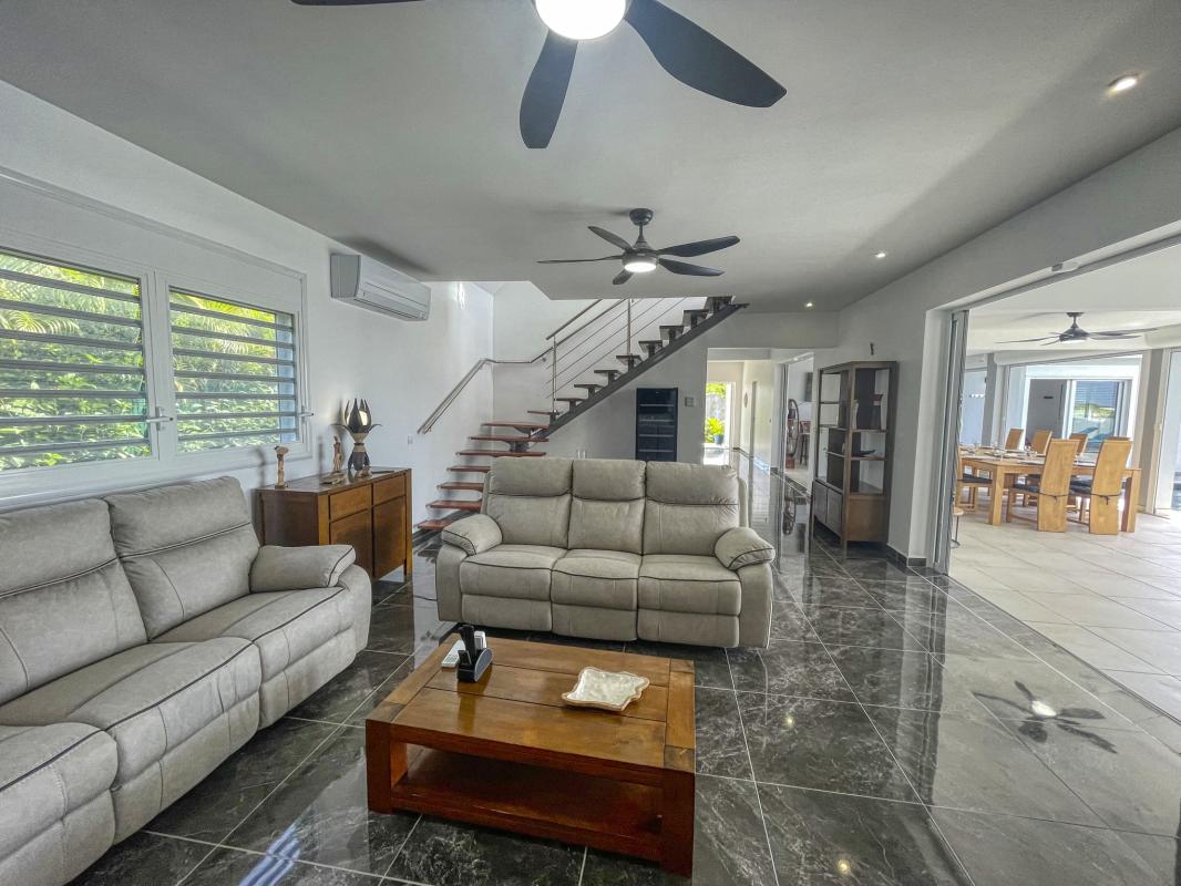 18.Location villa piscine vue mer St François Guadeloupe_Salon